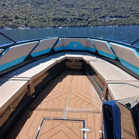 Botel Raptor